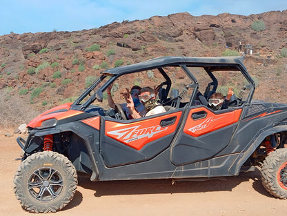 Buggy familiar ZForce de cuatro plazas en una ruta off-road por Gran Canaria