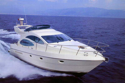 Yate privado con capitán navegando por la costa de Gran Canaria